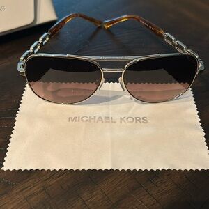 MICHAEL KORS Aviator 58mm light gold. Preloved in great condition. Comes w case